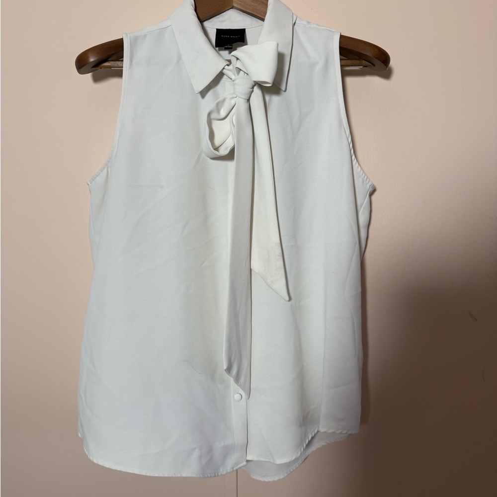 Alex Marie Ivory Sleeveless Button-Down Shirt with Tie